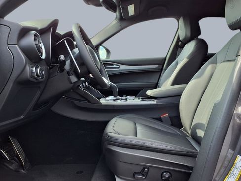 New 2025 Alfa Romeo Stelvio Sprint image 9