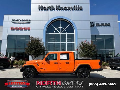 Used 2025 Jeep Gladiator Sport w/ Premium Package AWD/4WD image 2