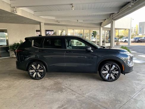 New 2026 Mitsubishi Outlander SE image 2