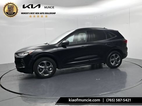Used 2023 Ford Escape ST-Line w/ Tech Pack #1 AWD/4WD image 4