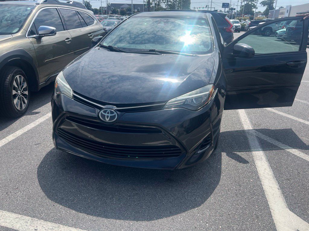 Used 2018 Toyota Corolla LE FWD image 2