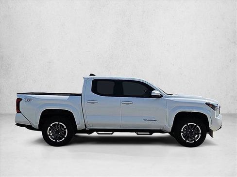 Used 2025 Toyota Tacoma TRD Sport AWD/4WD image 4