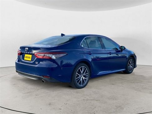 Used 2024 Toyota Camry XLE image 5