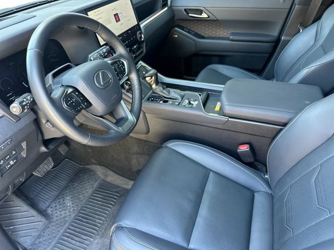 Used 2025 Lexus GX 550 w/ Accessory Package (31) AWD/4WD image 10