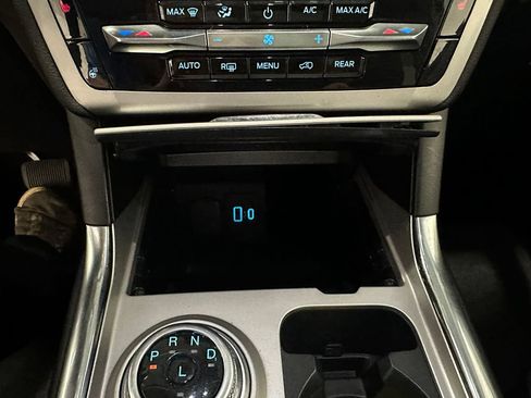 Used 2022 Ford Explorer XLT w/ Equipment Group 202A AWD/4WD image 37