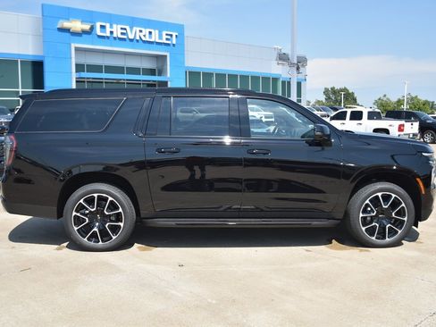 New 2026 Chevrolet Suburban RST w/ RST Capability Package image 3