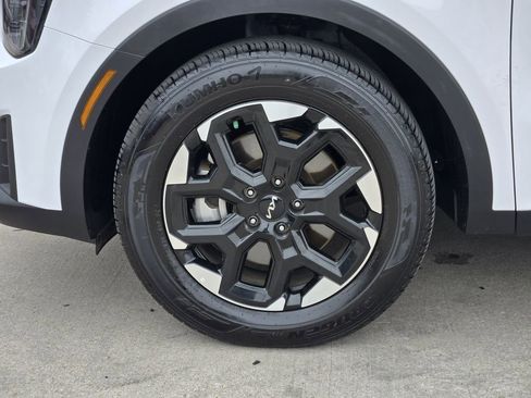 Certified 2025 Kia Sorento S FWD image 17