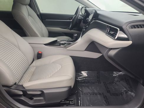 Used 2022 Toyota Camry SE w/ Cold Weather Package image 15