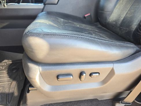 Used 2011 Ford F250 Lariat w/ Lariat Interior Pkg AWD/4WD image 29