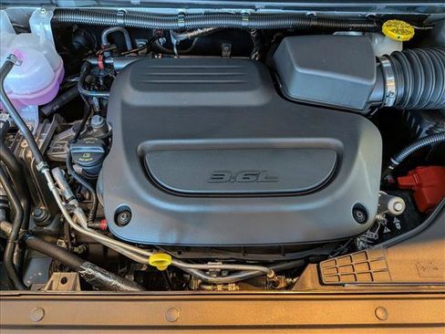 New 2026 Chrysler Pacifica Select w/ S Appearance Package image 18