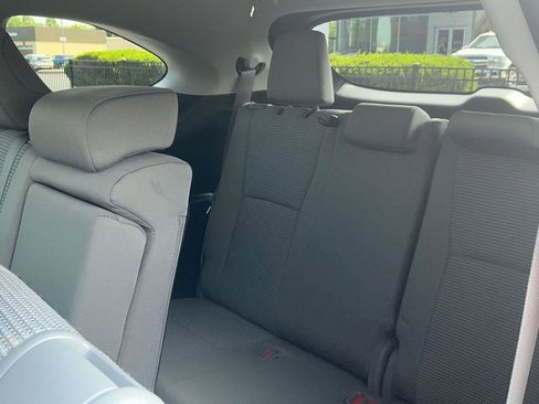 Used 2023 Toyota Highlander LE AWD/4WD image 33