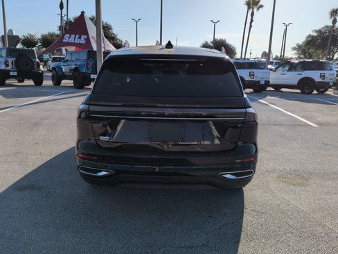 Used 2025 Lincoln Nautilus Premier AWD/4WD image 5
