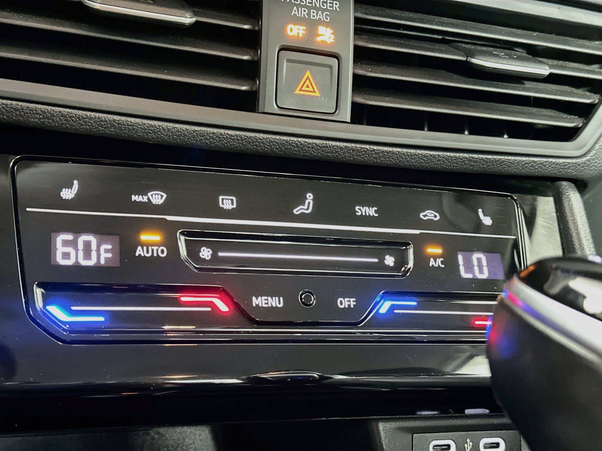 Used 2025 Volkswagen Jetta SE FWD image 23