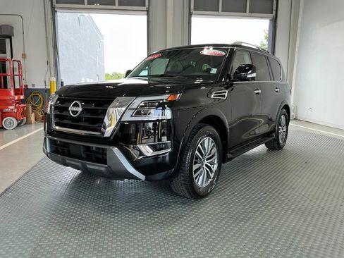 Used 2024 Nissan Armada SL w/ Captain's Chairs Package RWD image 2