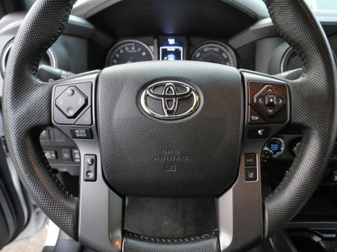 Certified 2022 Toyota Tacoma TRD Off-Road image 26