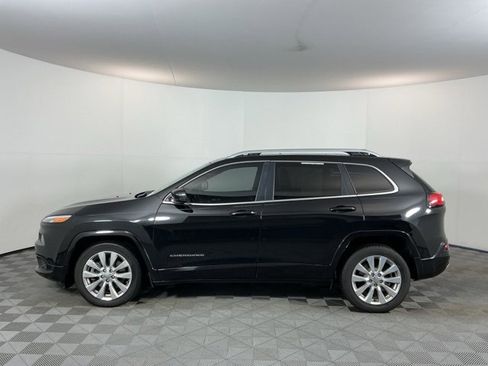 Used 2017 Jeep Cherokee Overland w/ Technology Group image 8