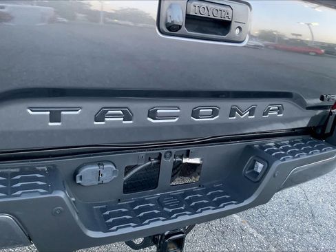 Used 2022 Toyota Tacoma SR5 AWD/4WD image 10