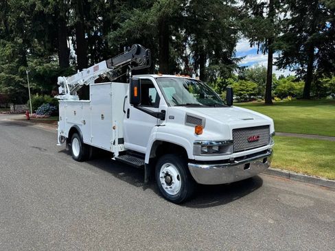 Used 2005 GMC TopKick C4500 2WD Regular Cab image 2
