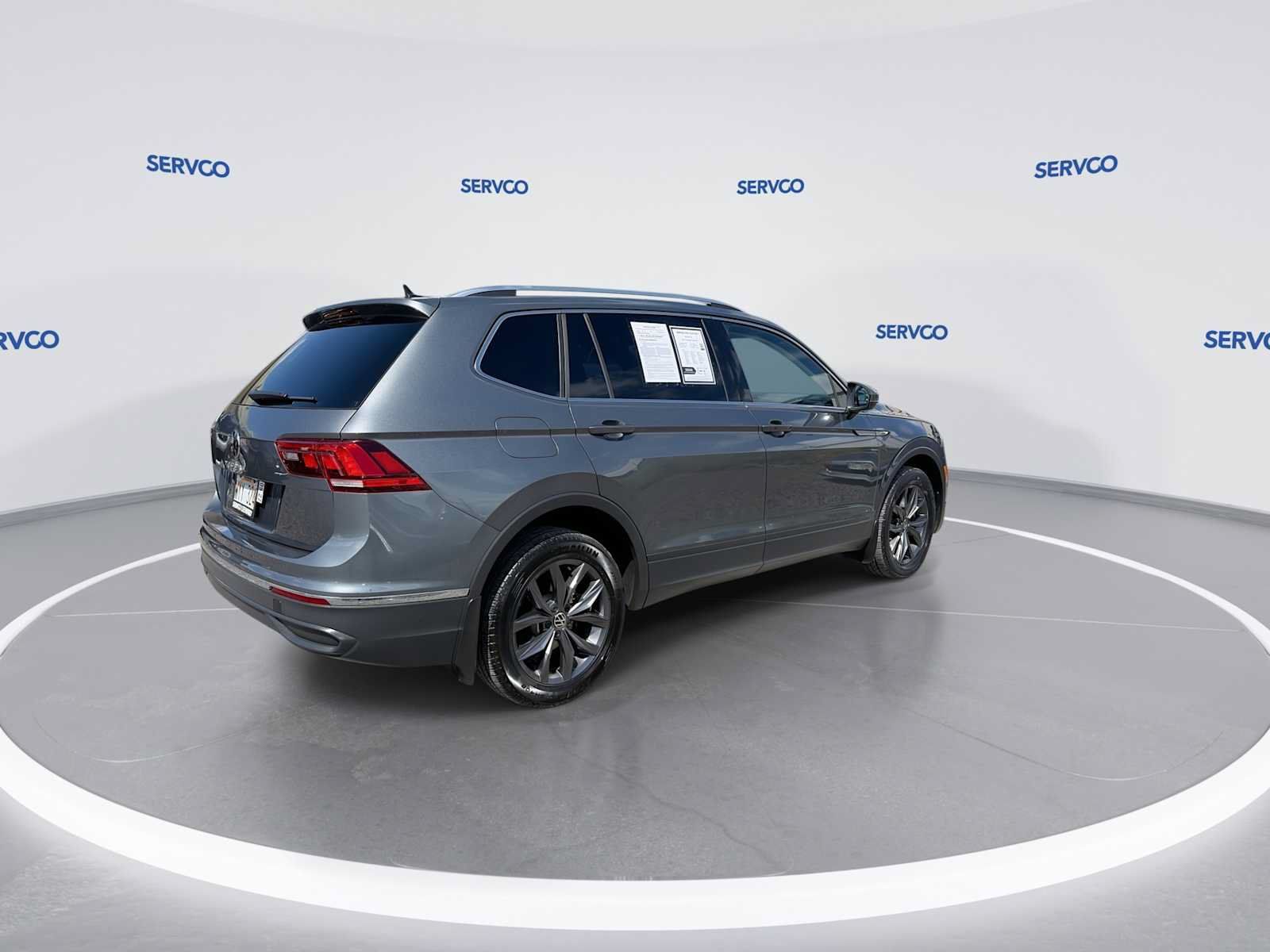 Used 2023 Volkswagen Tiguan SE w/ Panoramic Sunroof Package FWD image 8