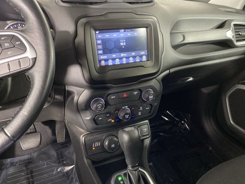 Used 2020 Jeep Renegade Latitude w/ Cold Weather Group AWD/4WD image 28