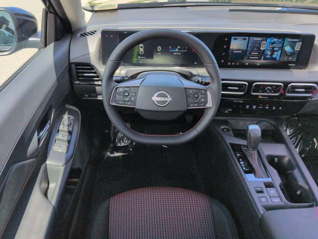 Certified 2027 Nissan Sentra SR w/ Floor Mat Package FWD image 15