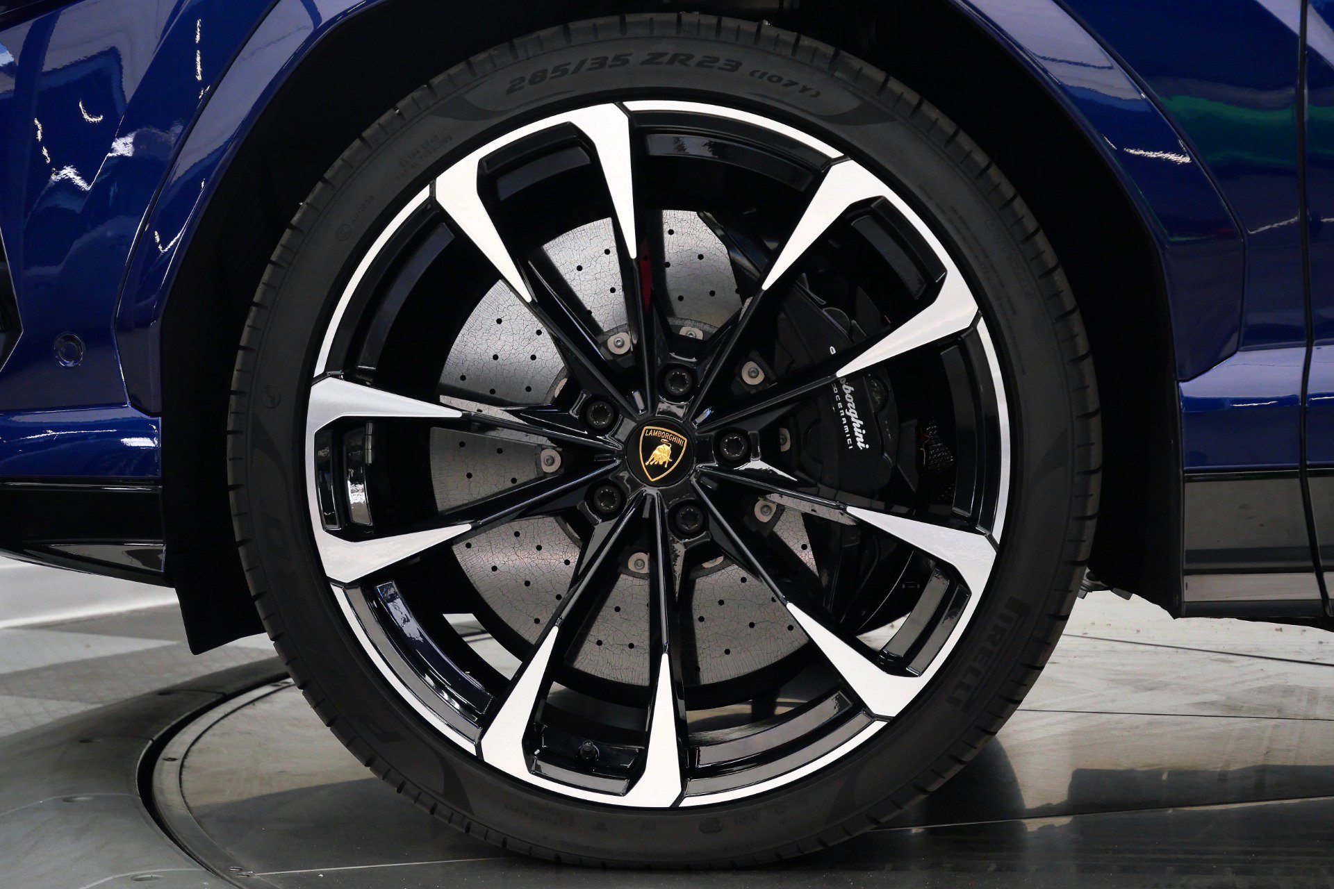 Used 2022 Lamborghini Urus AWD/4WD image 10