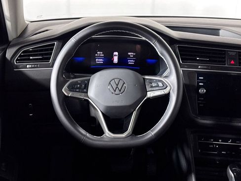 Certified 2024 Volkswagen Tiguan SE w/ Panoramic Sunroof Package AWD/4WD image 13