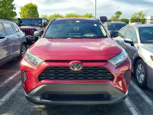 Used 2021 Toyota RAV4 LE FWD image 2