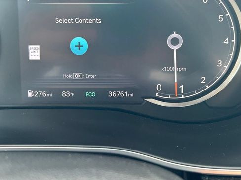 Used 2025 Genesis G70 2.5T RWD image 28