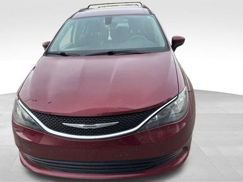Used 2020 Chrysler Voyager Lxi image 2