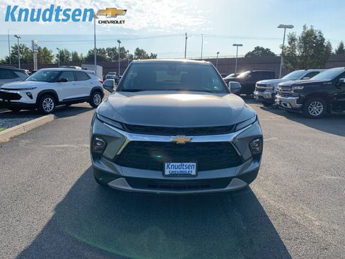 Used 2025 Chevrolet Blazer LT AWD/4WD image 2