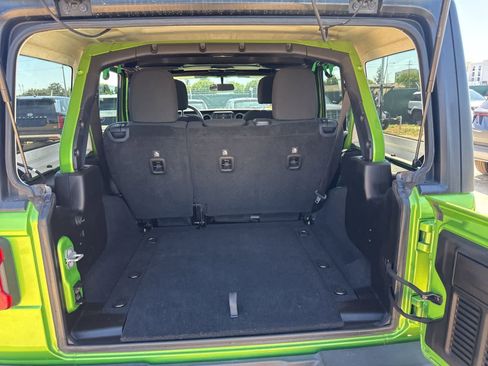 Used 2018 Jeep Wrangler Unlimited Sport S AWD/4WD image 14