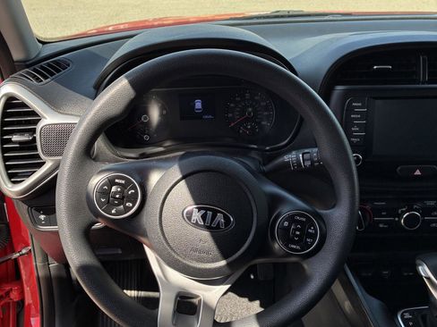 Used 2020 Kia Soul LX image 4