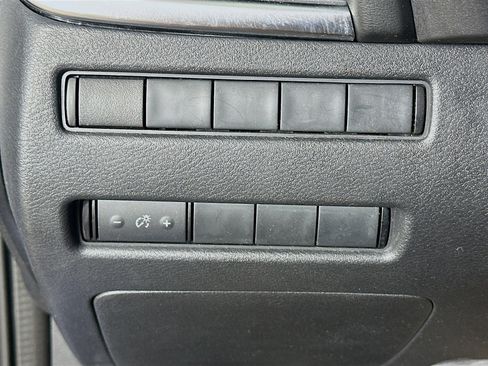 Used 2021 Nissan Rogue S image 17