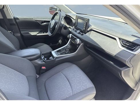 Used 2021 Toyota RAV4 XLE AWD/4WD image 15