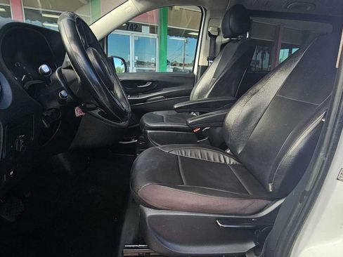 Used 2017 Mercedes-Benz Metris Passenger image 10