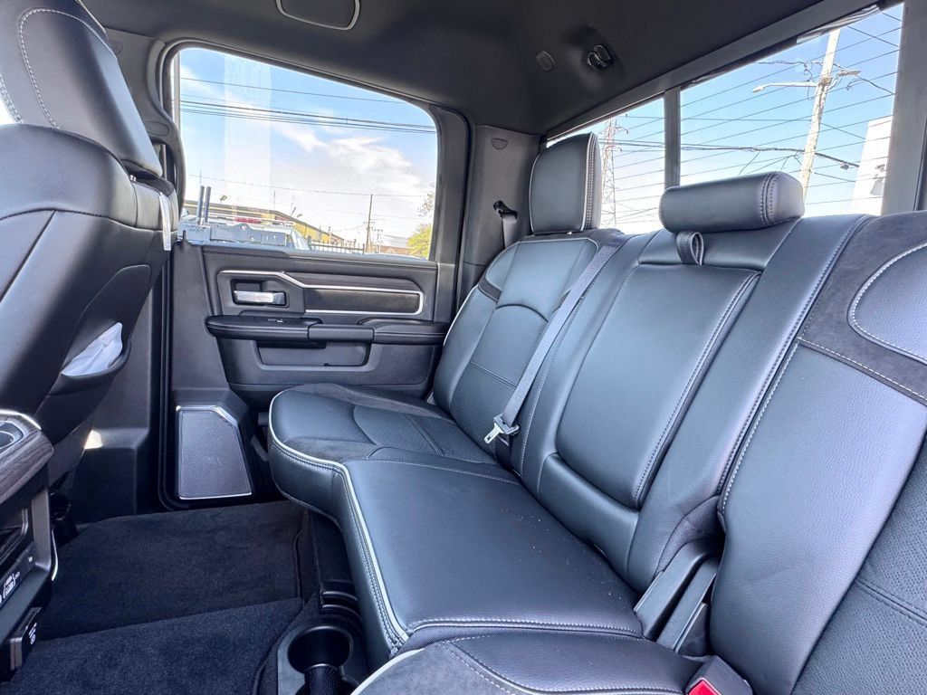 Used 2025 RAM 3500 Limited AWD/4WD image 17