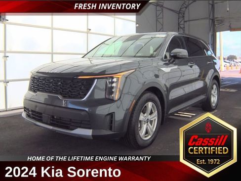 Used 2024 Kia Sorento LX image 1