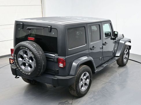 Used 2016 Jeep Wrangler Unlimited Sahara w/ Connectivity Group AWD/4WD image 34