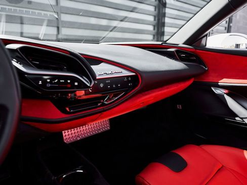 Used 2024 Ferrari SF90 Spider image 61