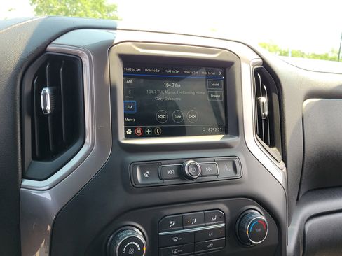 Used 2019 Chevrolet Silverado 1500 Custom image 26