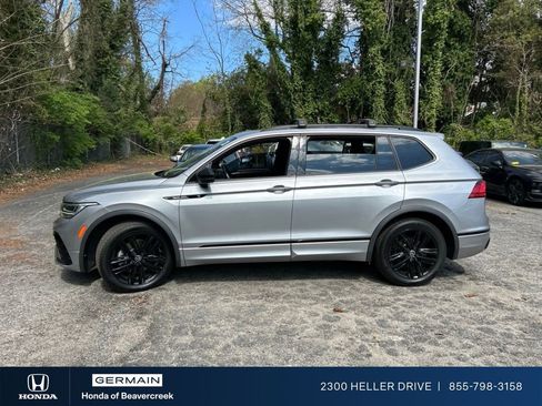 Used 2022 Volkswagen Tiguan SE R-Line FWD image 3