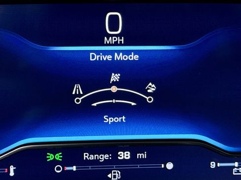 Used 2024 Chevrolet Silverado 1500 LT image 5