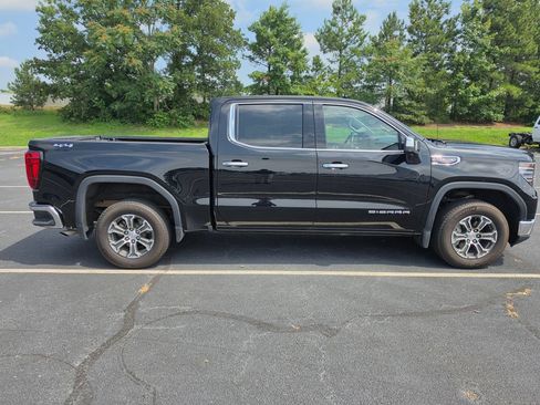 Used 2024 GMC Sierra 1500 SLT AWD/4WD image 7