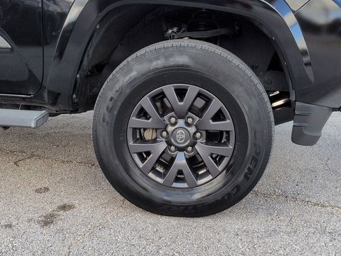 Used 2022 Toyota Tacoma SR5 w/ Technology Package RWD image 10