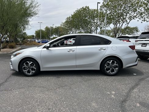 Used 2021 Kia Forte LXS FWD image 2
