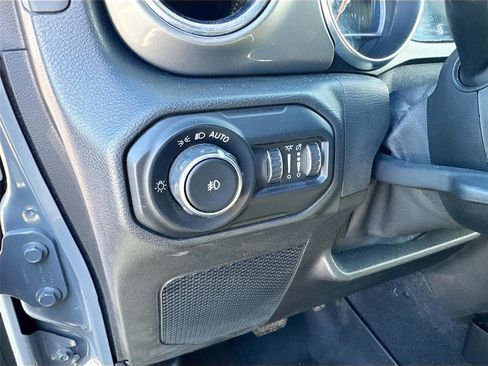 Used 2021 Jeep Wrangler Unlimited Sahara image 10