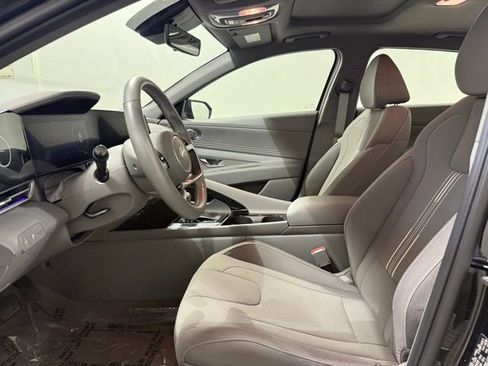 Used 2025 Hyundai Elantra SEL FWD image 11