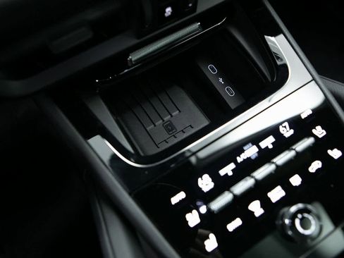 Certified 2024 Porsche Cayenne Coupe image 25