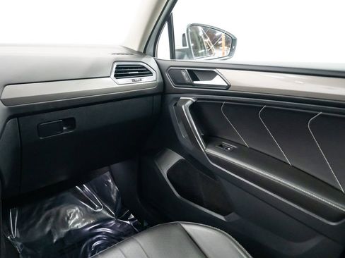 Used 2024 Volkswagen Tiguan SE image 10